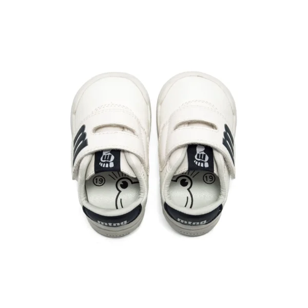 zapatilla respetuosa infantil Mustang FREE BABY blanca y azul marino