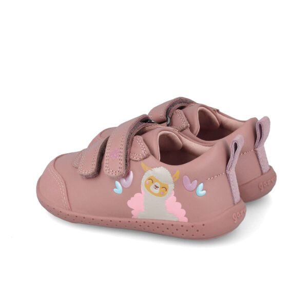 zapato infantil respetuoso Garvalín rosa con llama vista lateral-trasera detalle llama