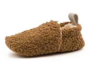 alt="Zapatillas de casa respetuosas para niño color marrón de Flexinens"