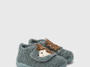 Zapatillas de casa Igor Homie erizo barefoot vista diagonal, diseño infantil respetuoso