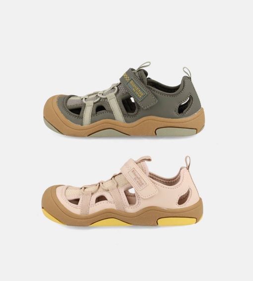 sandalia barefoot infantil Blanditos by Crios modelo Olimpo beige con puntera cerrada y diseño flexible para desarrollo natural del pie
