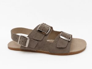 Sandalia bio barefoot Coqueflex de serraje color topo gris vista lateral con tira trasera