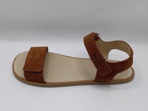 Sandalia barefoot mujer Flexinens serraje color marrón con cierre ajustable de velcro