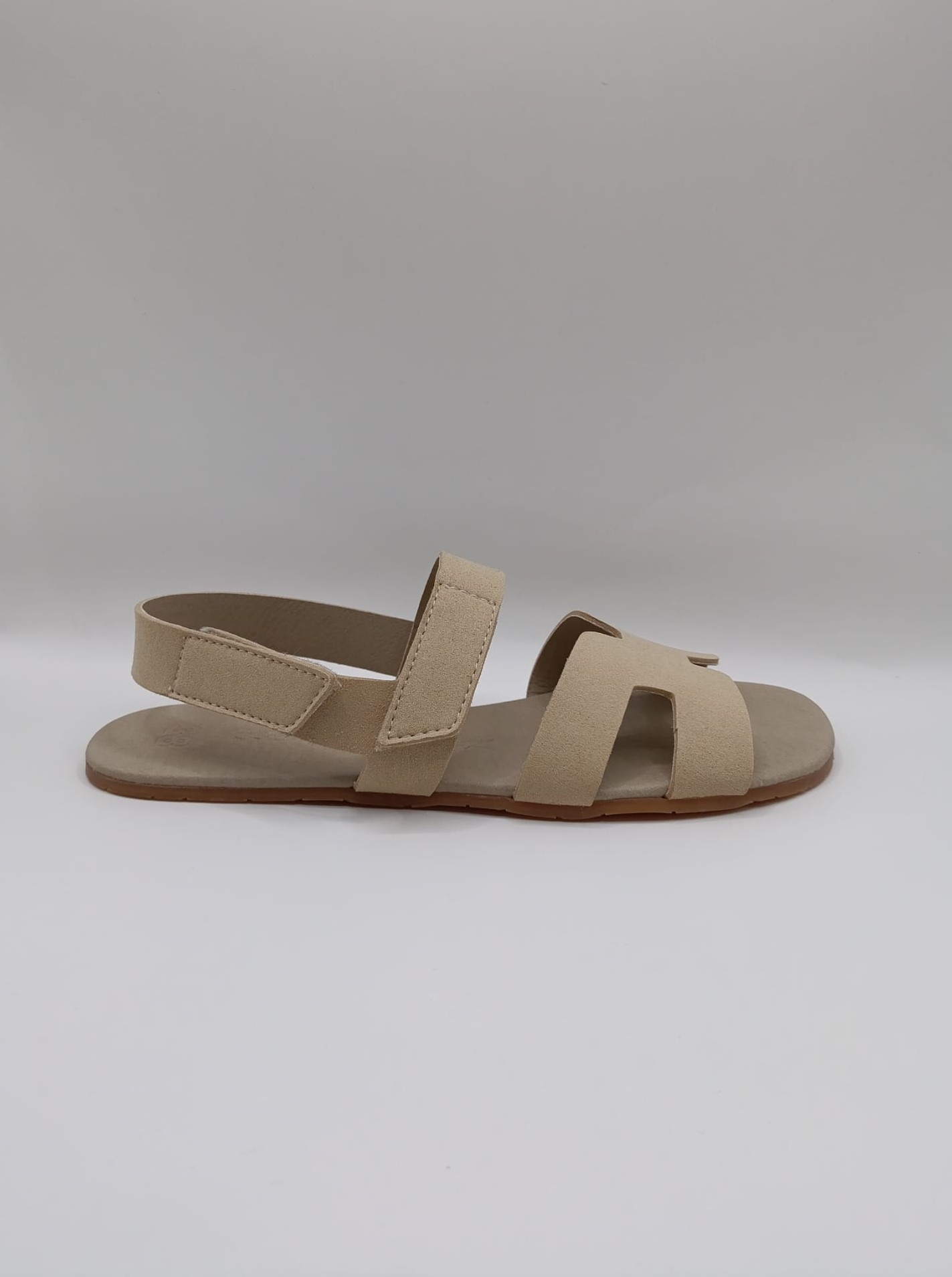 Sandalias barefoot veganas Coqueflex beige con ajuste trasero y tiras cómodas para pie ancho