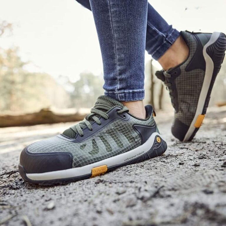 calzado deportivo de seguridad barefoot modelo Pan verde muy transpirable y ligera, con puntera amplia y suela flexible para trabajo cómodo