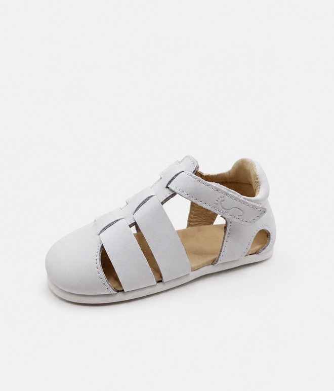 Sandalia cangrejera barefoot para niño Flexinens modelo 26H en piel blanca con cierre de velcro y suela flexible vista lateral