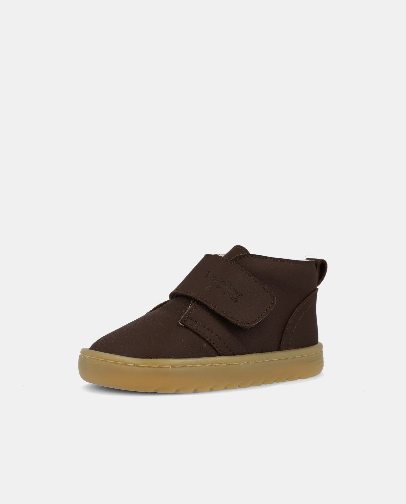 Zapato barefoot infantil Blanditos by Crios Ottawa Marrón de piel con forro de borreguito, vista frontal lateral.