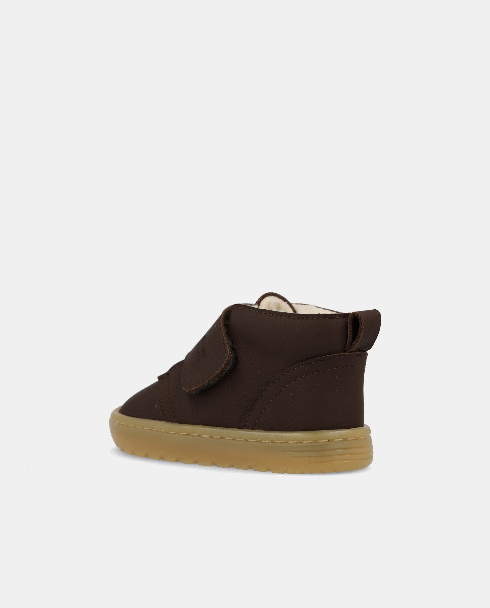 Vista trasera del zapato barefoot infantil Blanditos by Crios Ottawa Marrón de piel con forro de borreguito.
