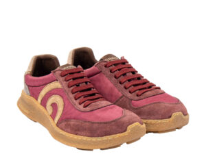 Zapatilla barefoot El Naturalista Oroel Multi Material Multi Wine en tonos burdeos.