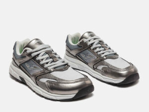 Zapatillas barefoot Joma CR111 para mujer en color plata, vista frontal en pareja.
