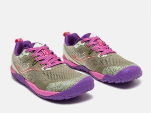 Zapatillas barefoot Joma Tundra Lady para mujer en color verde y rosa, diseñadas para trail, vista frontal en pareja.