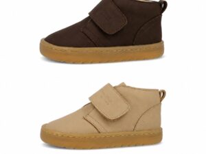 Comparativa de colores del zapato barefoot infantil Blanditos by Crios Ottawa de piel con forro de borreguito en color Arena y Marrón.