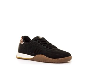 Zapatilla retro barefoot vegana Mustang Free color negro con detalle leopardo - vista tres cuartos