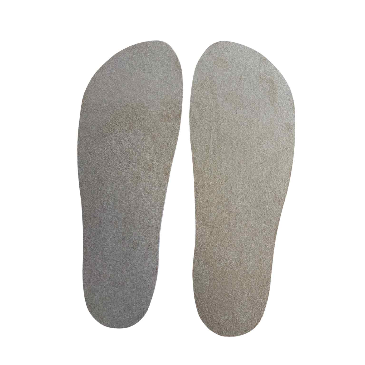 Plantilla barefoot viscolátex de 6 mm con forma anatómica y amortiguación zero drop.