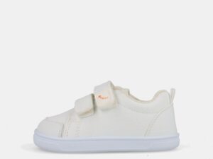Zapatilla respetuosa infantil Blanditos Chyclid blanca vegana con doble velcro, vista lateral.
