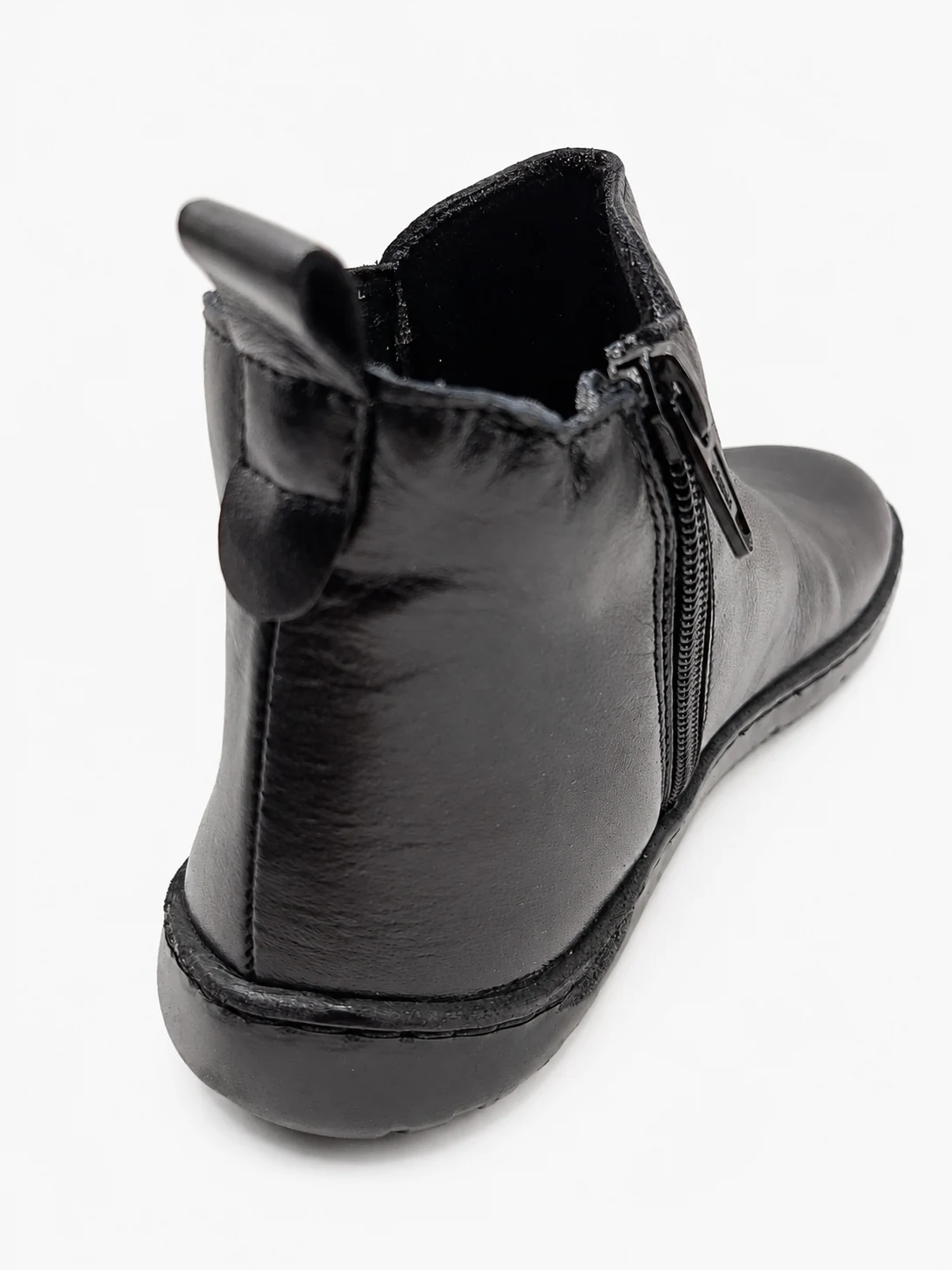 Vista trasera de bota barefoot Chelsea Vivant de mujer en piel negra
